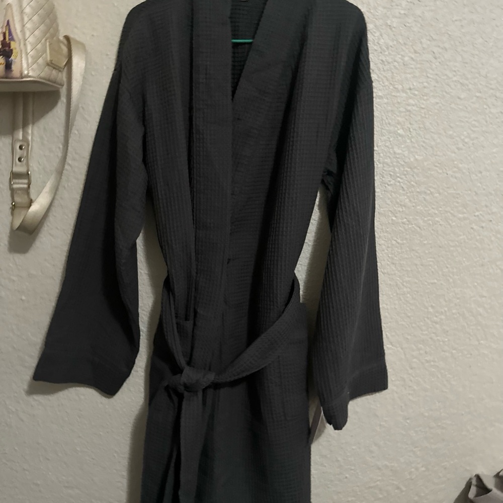Ladies dark gray color waffle style robe